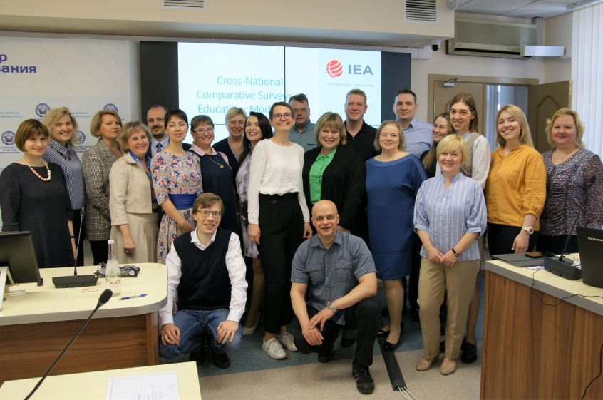 Sabine Meinck, Plamen Mirazchiyski and workshop participants