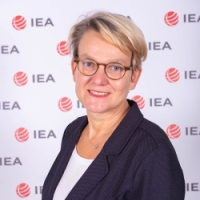 Headshot of Carola Bretsch